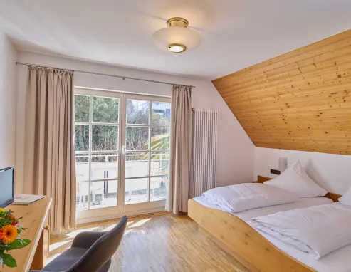 Dreibettzimmer im 3-Sterne-Hotel Schweizerhof in Villingen-Obereschach, Schwarzwald